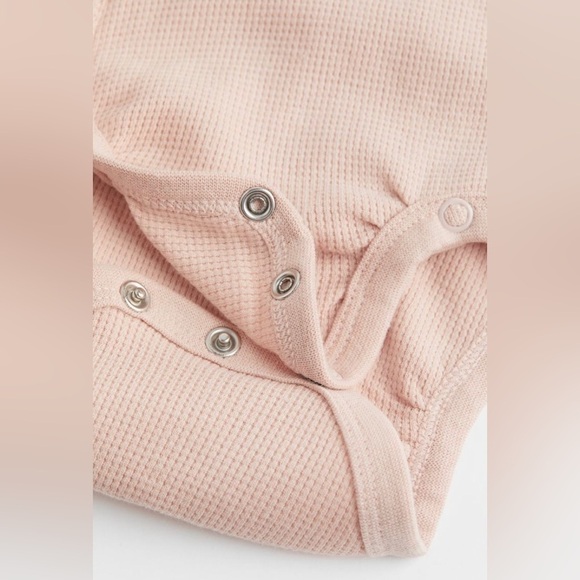 H&M Waffle Knit Wrapover Short Sleeve Bodysuit, Shorts & Hat Set in Blush Pink - Picture 3 of 10